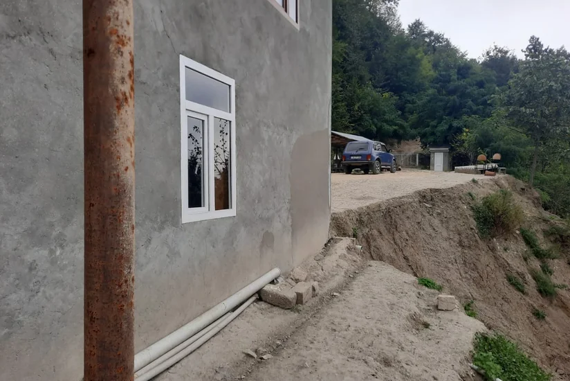 В Астаре произошел оползень