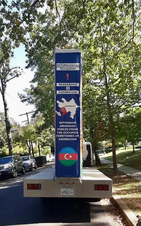 ABŞ-da xüsusi avtomobillər sakinləri erməni işğalı barədə məlumatlandırır