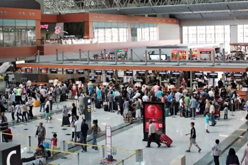 İstanbul hava limanında tavan uçub: 4 nəfər xəsarət alıb