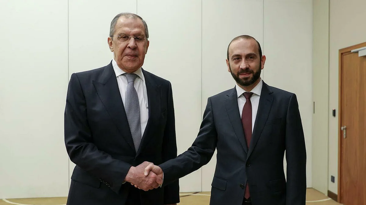 Russian, Armenian FMs discuss implementation of tripartite agreements
