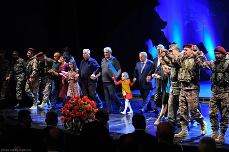 Milli Teatr yeni mövsümü “Zəfər yolu” tamaşası ilə açıb