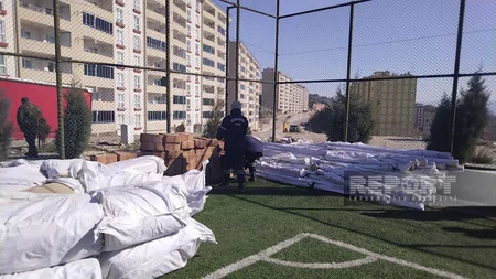 FHN Kahramanmaraşda sakinlərə humanitar yardım paylayır, çadırlar qurur