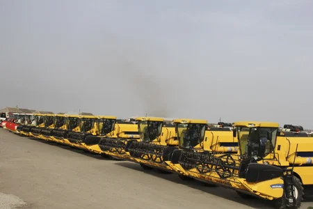 Ucarda 38 nəfərə yeni kombayn, 9 nəfərə traktor verilib
