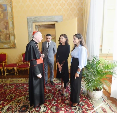 Birinci vitse-prezident Mehriban Əliyeva Müqəddəs Taxt-Tacın dövlət katibi kardinal Pietro Parolin ilə görüşüb - ƏLAVƏ OLUNUB