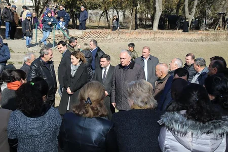 Gürcüstanın dövlət naziri azərbaycanlıların və ermənilərin birgə yaşadığı kəndə baş çəkib