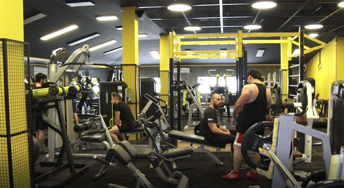 Məşqçi: COVID-19 pasportu olmayanlar zala girməyə çalışır - VİDEO