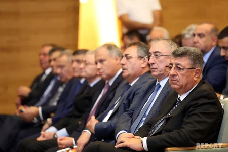 SOCAR-da “Azərbaycan nefti” ekspozisiyası açılıb