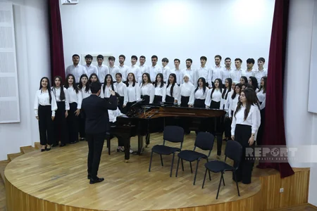 Karabakh University students present artistic composition to diplomats