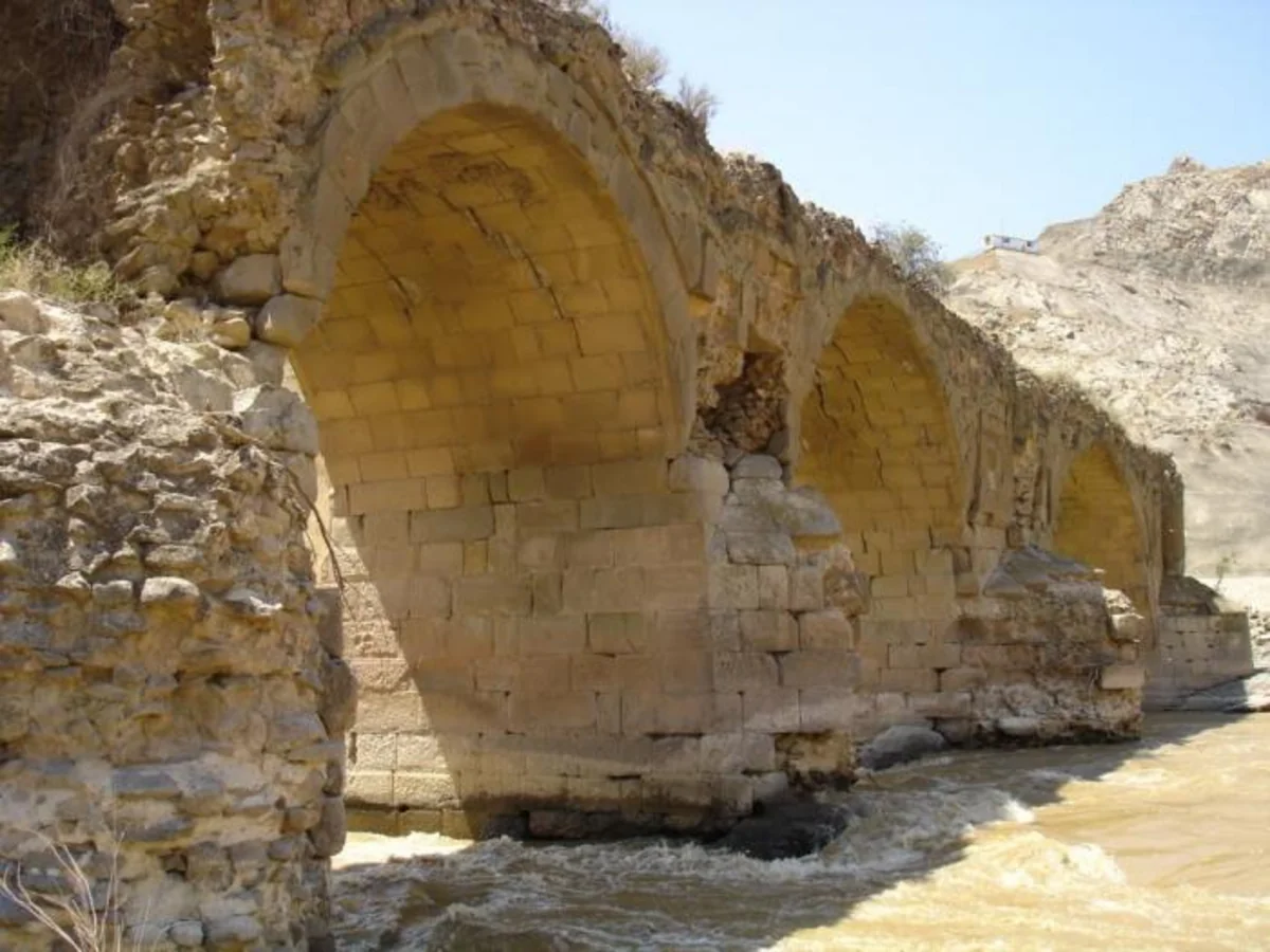 İran Xudafərin körpüsünü bərpa edəcək
