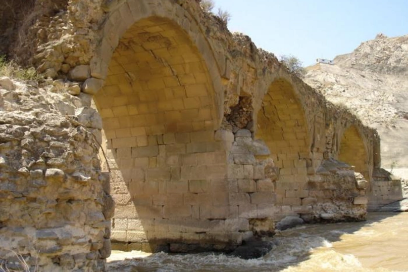 İran Xudafərin körpüsünü bərpa edəcək