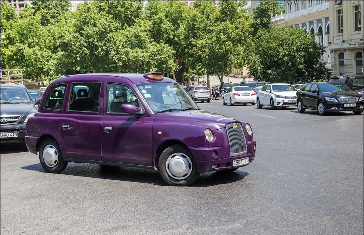 Xırdalanda “London-Taxi”nin sürücüsünü hədələyərək pulunu və telefonunu alan qardaşlar tutulub