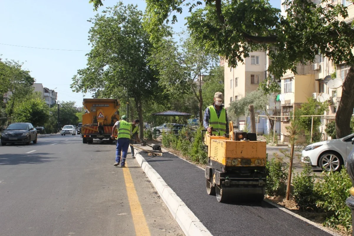 Bakı küçələrində yenidənqurma işləri aparılır