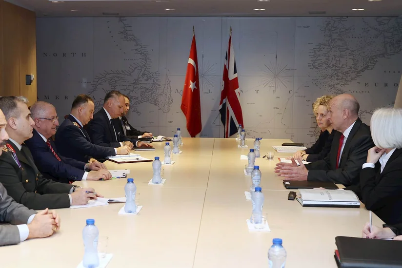 Türkiyə və Britaniya müdafiə nazirləri NATO daxilində ikitərəfli əməkdaşlığı müzakirə ediblər