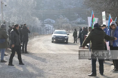 Russian peacekeepers' car passes freely through Khankandi-Lachin road again