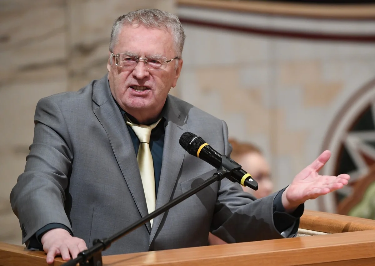 Jirinovski Leninin nəşini yandırmağı təklif edib