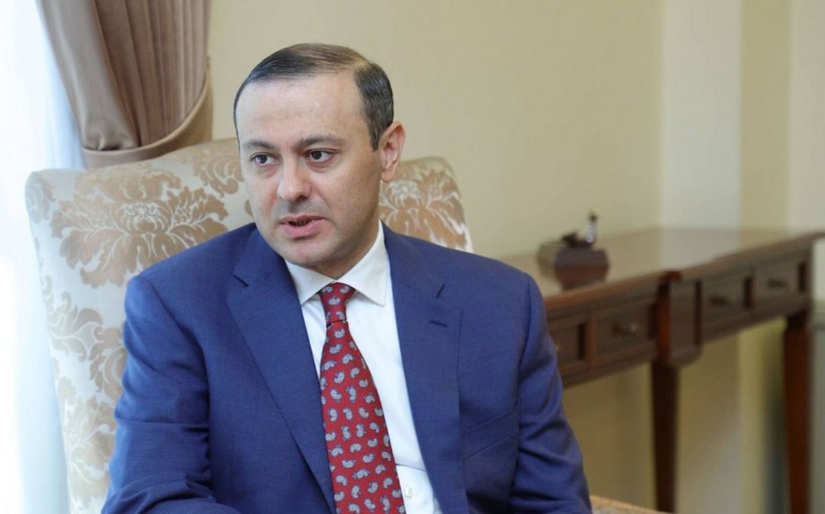 Ermənistan TŞ-nın katibi: Azərbaycanla sülh müqaviləsinin tezliklə imzalanmasında maraqlıyıq”