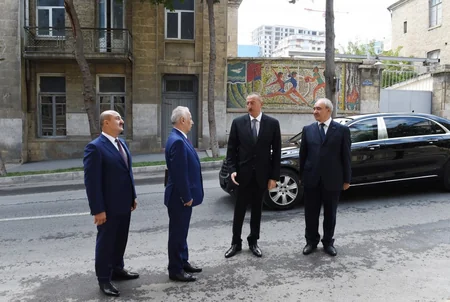 Prezident İlham Əliyev əsaslı təmir edilən 268 saylı xüsusi məktəbdə yaradılan şəraitlə tanış olub