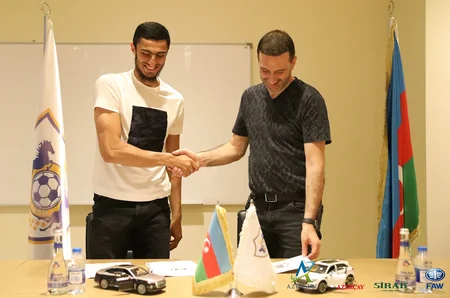 Карабах продлил контракты с еще двумя игроками