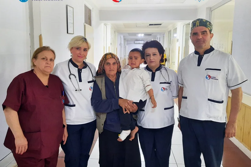 Azərbaycanda ilan sancmış üç yaşlı körpə 19 gündən sonra sağalıb