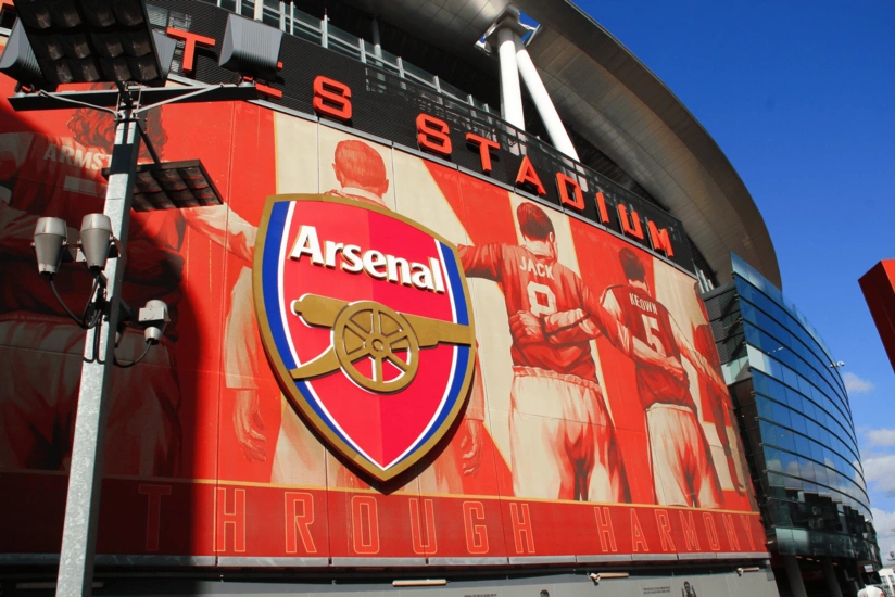 Arsenal futbolçusu ilə müqavilənin müddətini uzatdı