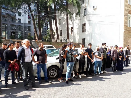 Gürcüstan azərbaycanlıları Tbilisidə etiraz aksiyası keçiriblər - FOTO - YENİLƏNİB