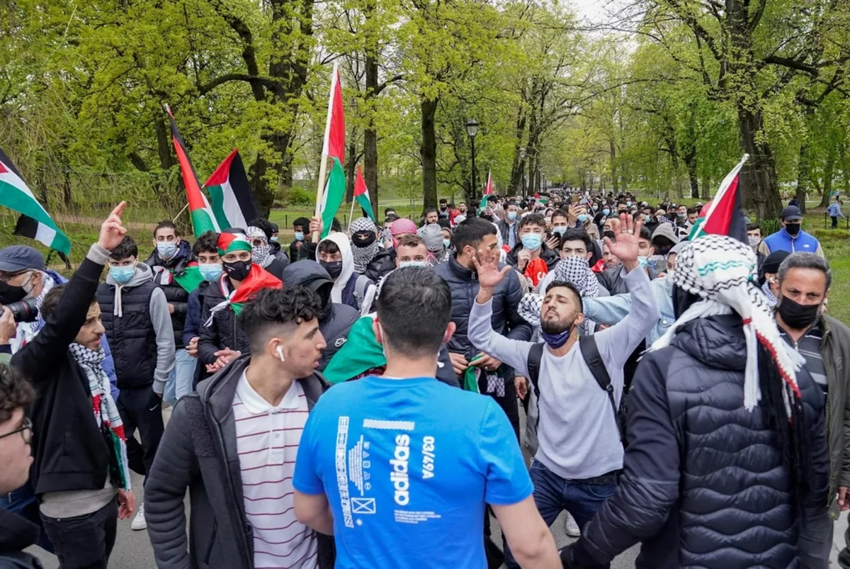 Пропалестинские демонстранты заблокировали вход в здание парламента Норвегии