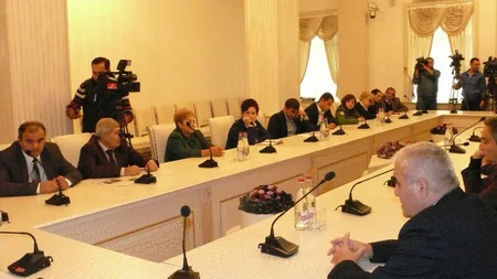 Gəncədə Mətbuatda Azərbaycan ədəbi dilinin qorunması: problemlər və perspektivlər mövzusunda dəyirmi masa keçirilib