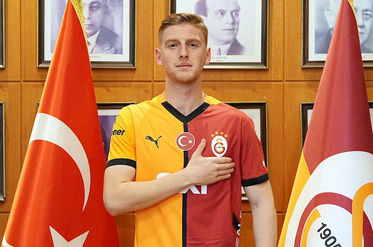 Qalatasaray futbolçusu ilə müqavilə müddətini artırıb