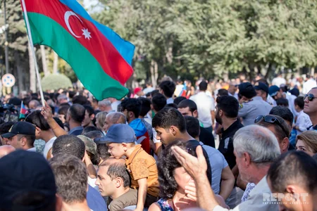 Bakının azadlığının 100 illiyi  - möhtəşəm paraddan FOTOREPORTAJ - VİDEO