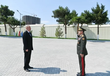 Prezident İlham Əliyev Cəmşid Naxçıvanski adına Hərbi Liseydə yenidənqurma işlərindən sonra yaradılan şəraitlə tanış olub - YENİLƏNİB - FOTO
