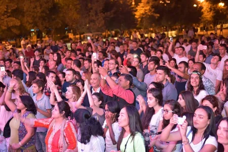 Baku hosts concert of Indian Ocean band
