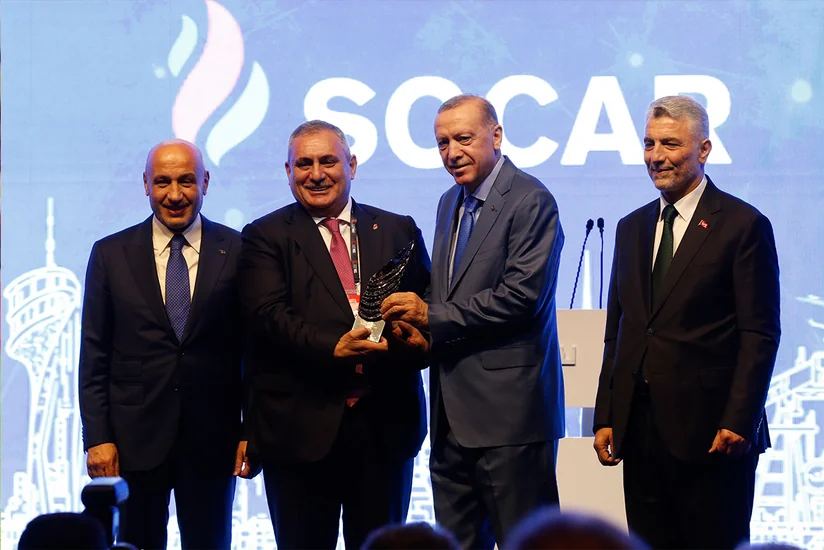 Türkiyə Prezidenti SOCAR-a mükafat təqdim edib