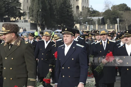 People of Azerbaijan pay tribute to 20 January martyrs - PHOTOS