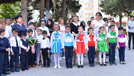 Təhsil naziri “Bilik günü”ndə internat məktəbində olub