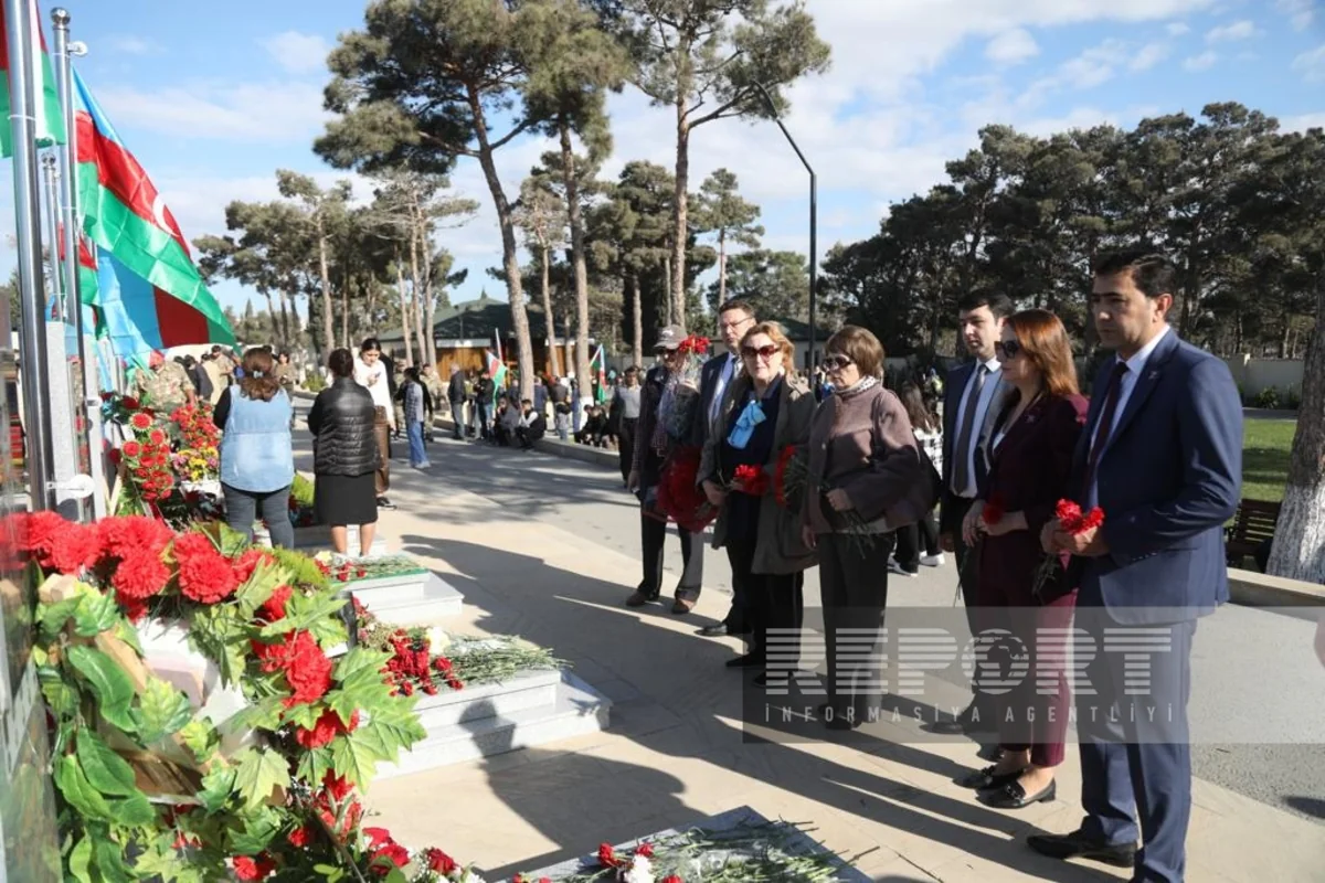 Azərbaycanın Rus İcması Zəfər Günü ilə bağlı İkinci Şəhidlər xiyabanını ziyarət edib
