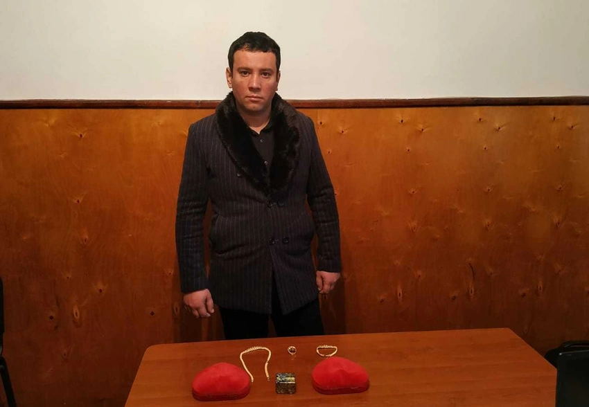 Astarada 15 min manatlıq qızıl oğurlayan Bakı sakini saxlanılıb