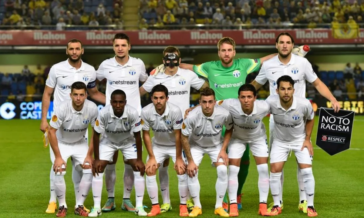 Qarabağın rəqibi iki futbolçusu ilə vidalaşıb