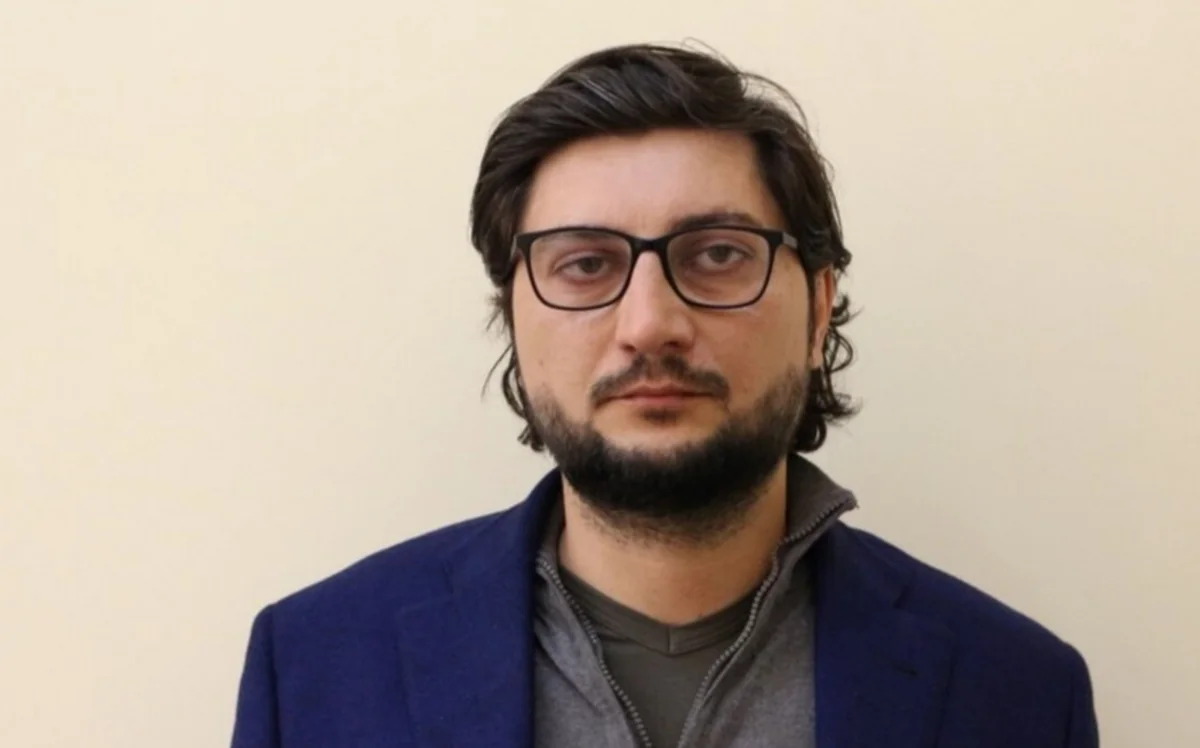 Dələduzluqda təqsirləndirilən Ramin Hacılının məhkəmə prosesi davam etdirilib