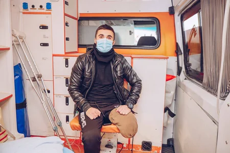 “YAŞAT” Fondu daha 10 qazini Türkiyəyə müalicəyə göndərdi