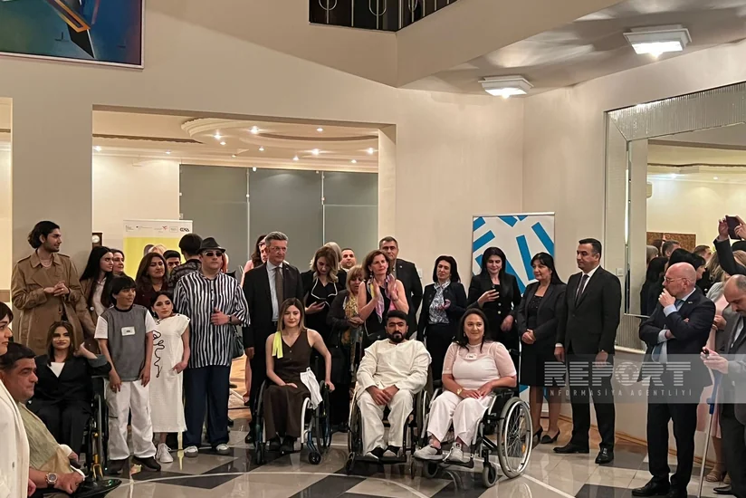 Bakıda fiziki məhdudiyyətli insanlar üçün xüsusi moda nümayişi keçirilib