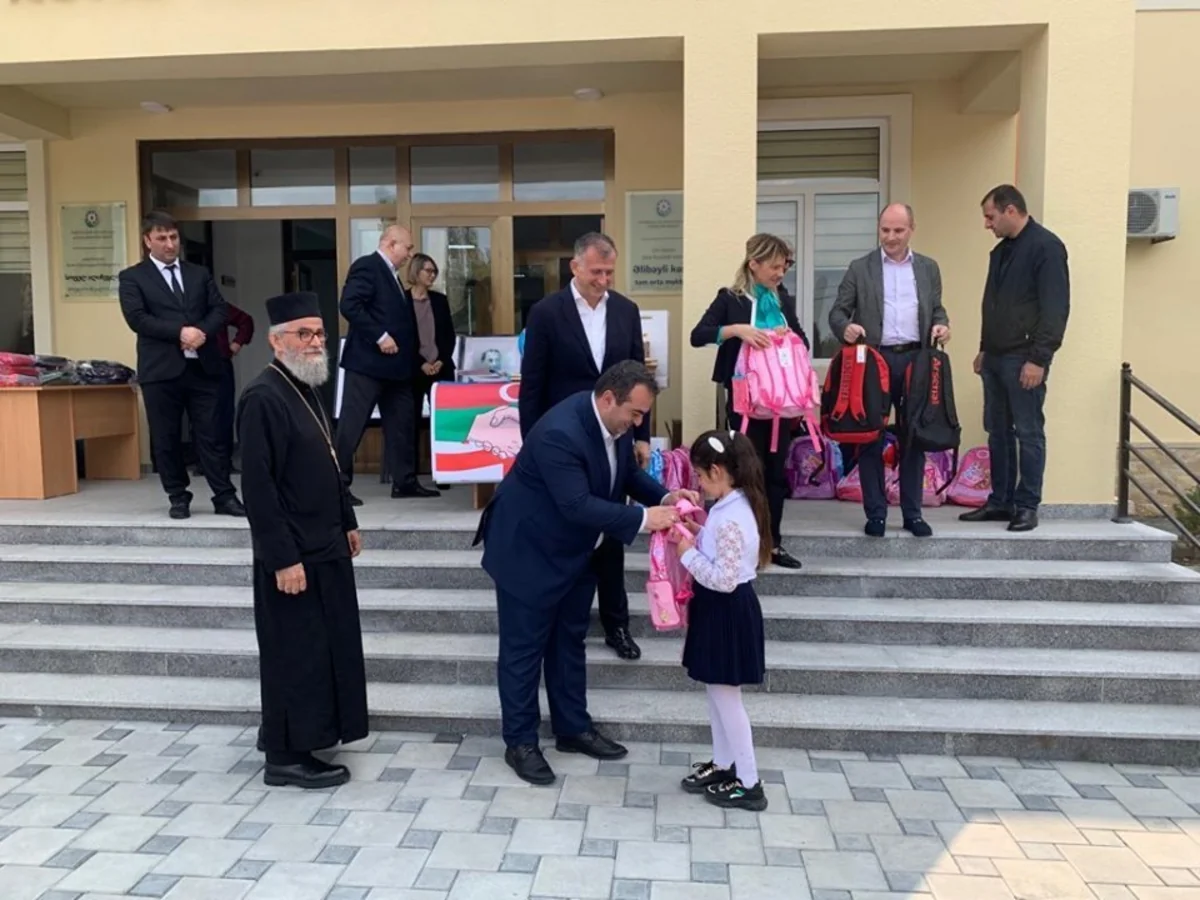 Gürcüstan Azərbaycandakı yeni gürcüdilli məktəbə hədiyyə göndərib