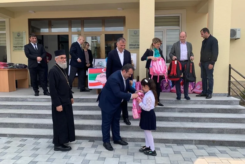 Gürcüstan Azərbaycandakı yeni gürcüdilli məktəbə hədiyyə göndərib