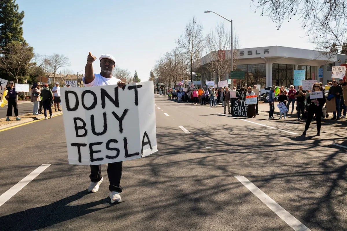 NBC: Martın 29-da ABŞ-də “Tesla” əleyhinə 200-dən çox aksiya keçiriləcək