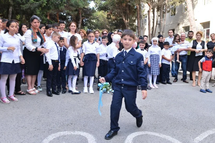 Təhsil naziri “Bilik günü”ndə internat məktəbində olub