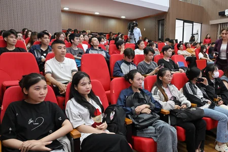 Vice-President of Heydar Aliyev Foundation visits Vietnam