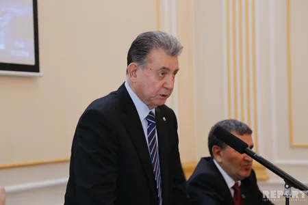 AMEA prezidenti institutların illik hesabatlarını tənqid edib