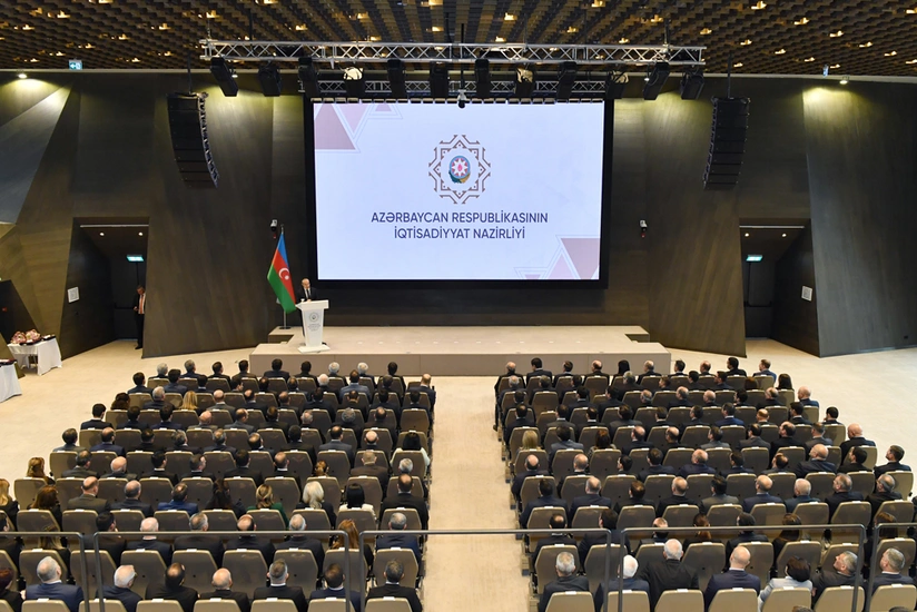 İqtisadiyyat naziri qurumun əməkdaşlarına orden və medallar təqdim edib