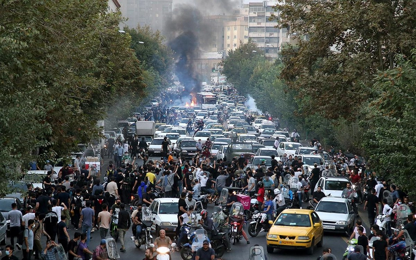 Daxili etirazlardan xoflanan Tehran - hərbi təlimlərlə hədələnən yaxınlar, uzaqlar - ŞƏRH