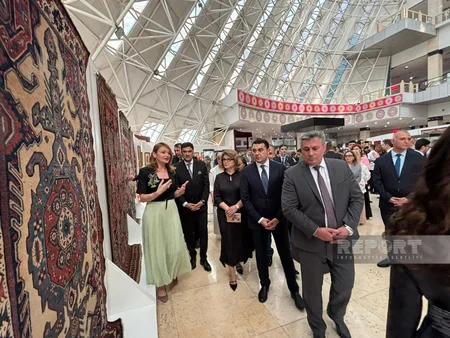 Düşənbədə “Azərbaycanın sənət incilərində yaşayan milli irsi adlı sərginin nümayişi olub