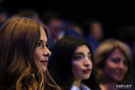 Türkiyənin tanınmış müğənnisi Bakıda filmə çəkilib
